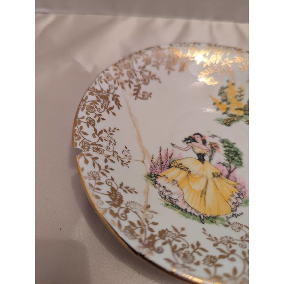 Queen's Bone China Cup and Saucer - Picture 5 of 6